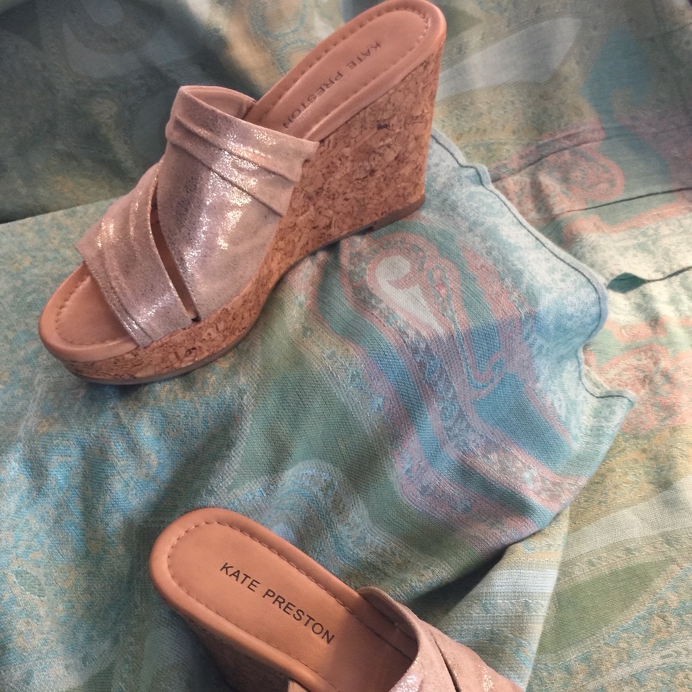 Gold Ribbon Wedges
